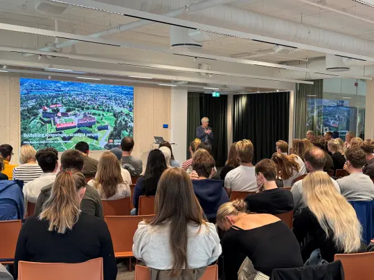 Bilde av studenter på samling på Innlandet Science Park