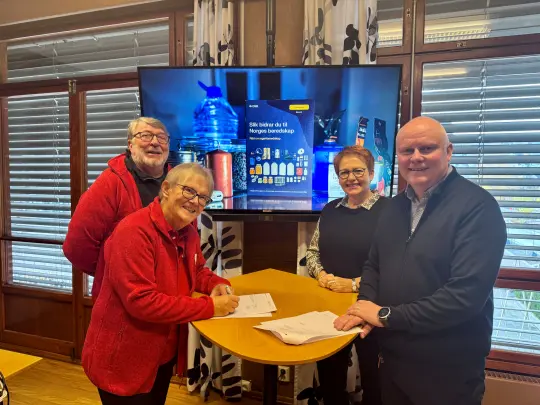 Bilde av røde kors og kongsvinger kommunes ordfører og kommunedirektør.