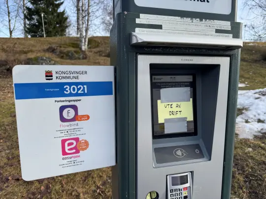 Bilde av en parkeringsautomat som er ute av drift.