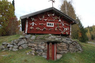 Jordkjelleren på Slettmoen. Det er mange fine jordkjellere på Finnskogen. Disse er viktige å ta vare på.