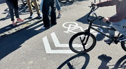Testing av delesymbol under Familiedagen på Rådhusplassen i 2024. Foto: Kongsvinger kommune