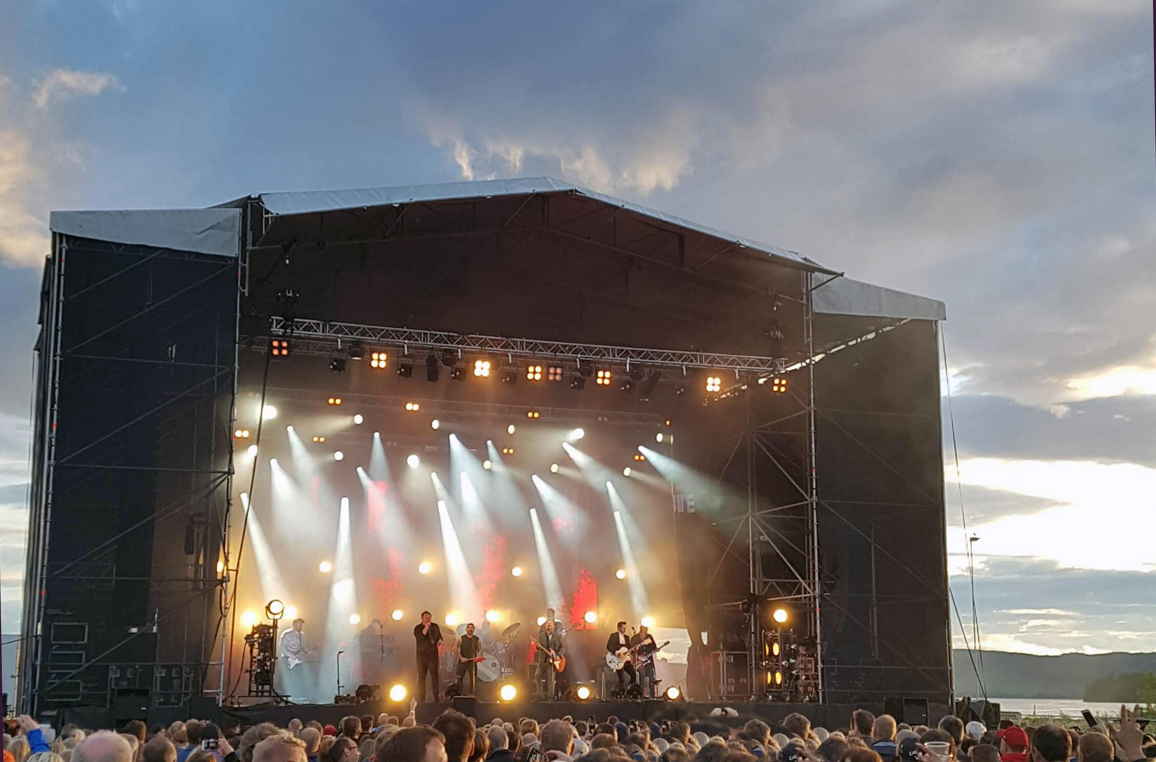 Foto fra konsert på Tjuvholmen i Hamar.