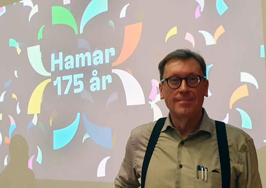 Osmund Kaldheim fotografert under sin presentasjon av forslaget til Handlings- og økonomiplan 2024 - 2027. Osmund Kaldheim fotografert under sin presentasjon av forslaget til Handlings- og økonomiplan 2024 - 2027.