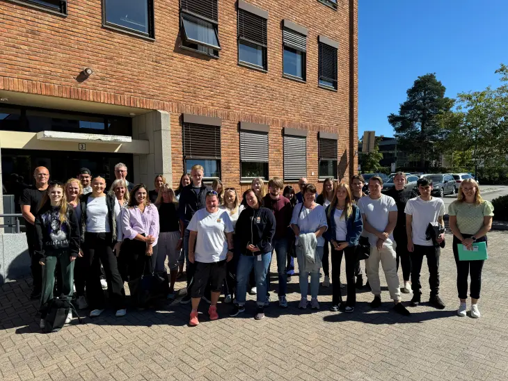 Bilde av de nye lærlingene i Kongsvinger kommune og Camilla Moen. Bilde av de nye lærlingene i Kongsvinger kommune og Camilla Moen.